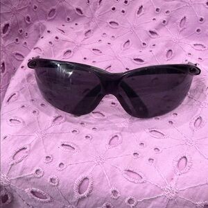 Virtua V4 Black Sunglasses 3M Virtua V4‎ safety glasses